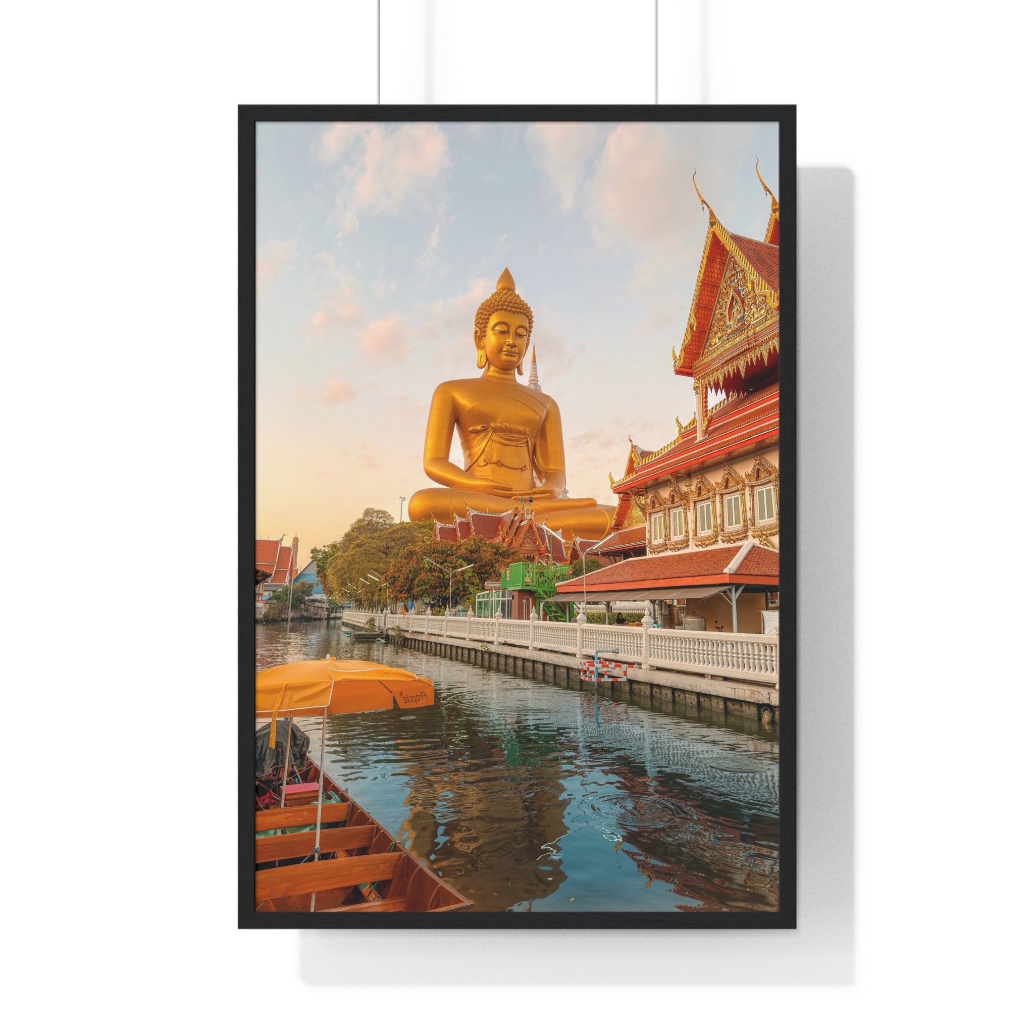The golden Buddha - Frame